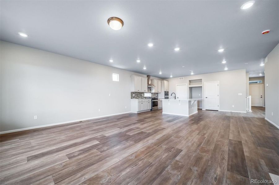 Spacious, unfurnished interior of a new home in , Aurora (Image 19).