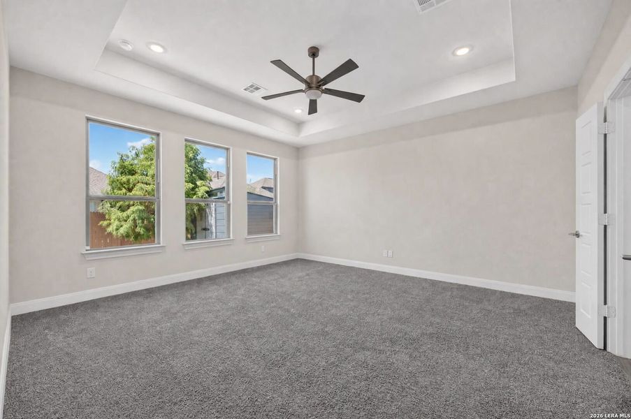 Spacious, unfurnished interior of a new home in Stillwater Ranch, San Antonio (Image 16).