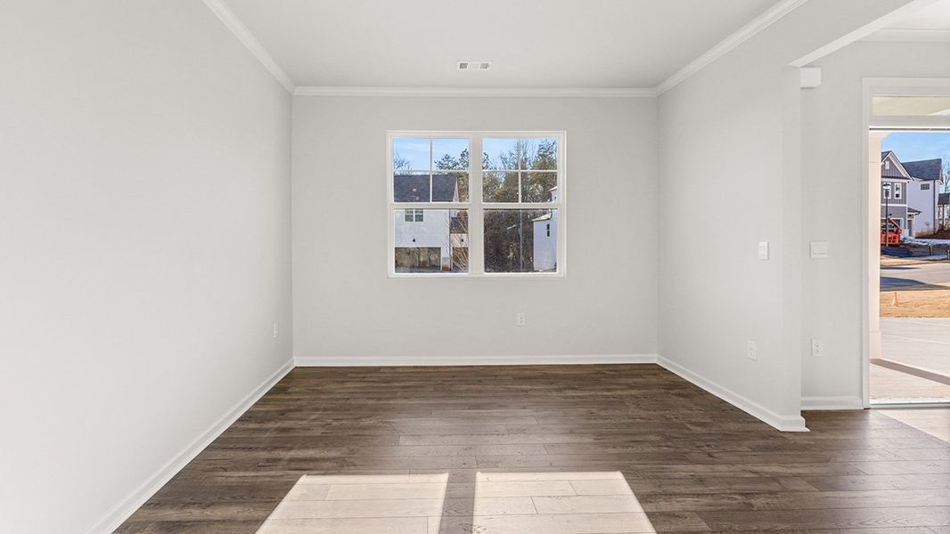 Spacious, unfurnished interior of a new home in Falcon Landing, Gainesville (Image 12).