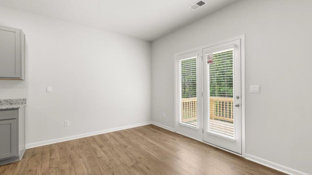 Spacious, unfurnished interior of a new home in Oaks at Cedar Grove, Fairburn (Image 12).