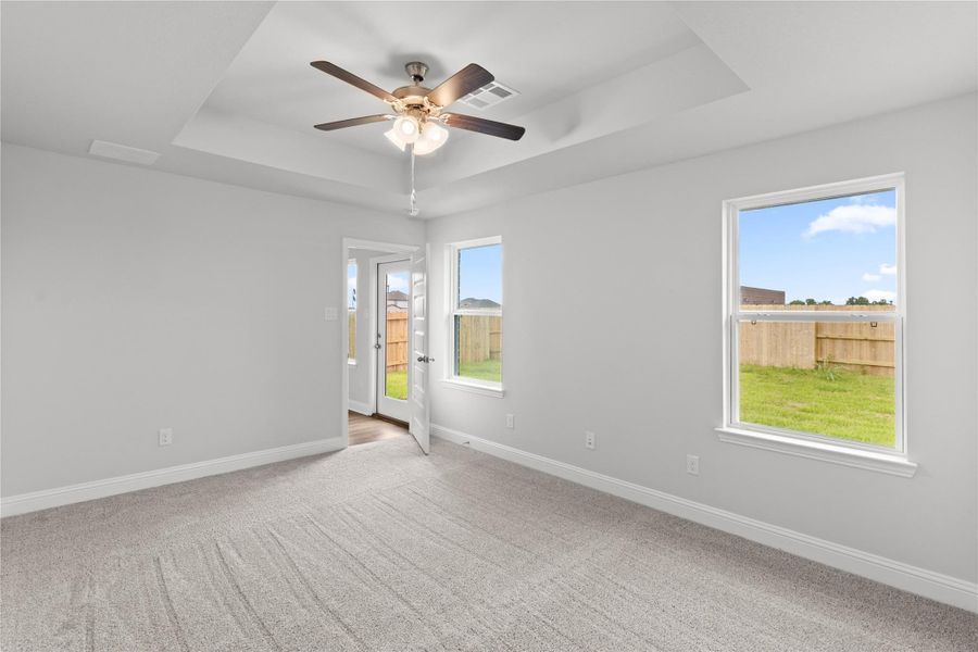Spacious, unfurnished interior of a new home in River Ranch Trails, Dayton (Image 17).