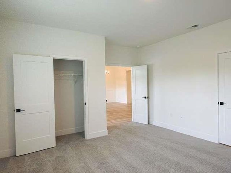Spacious, unfurnished interior of a new home in Tuscany Hills, Douglasville (Image 28).