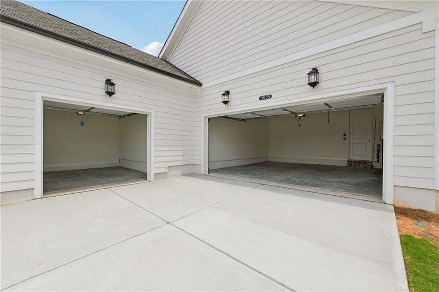 Exterior details and patio area of a home in Aberdeen, Hoschton (Image 23).