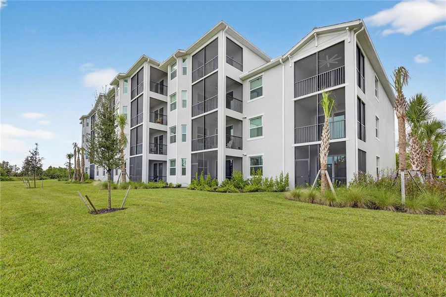 Condo located in Punta Gorda, FL showcasing its design and architecture (Image 3).