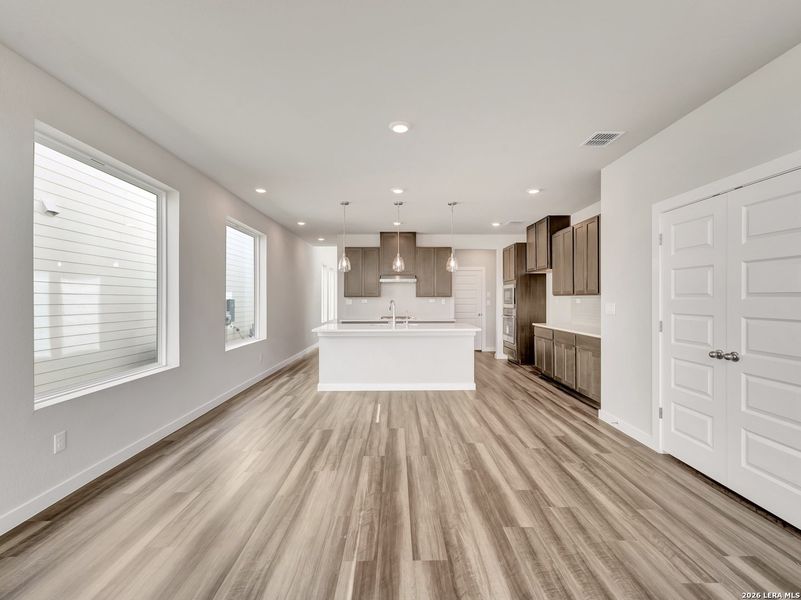 Spacious, unfurnished interior of a new home in Fairway Crossing, San Antonio (Image 13).
