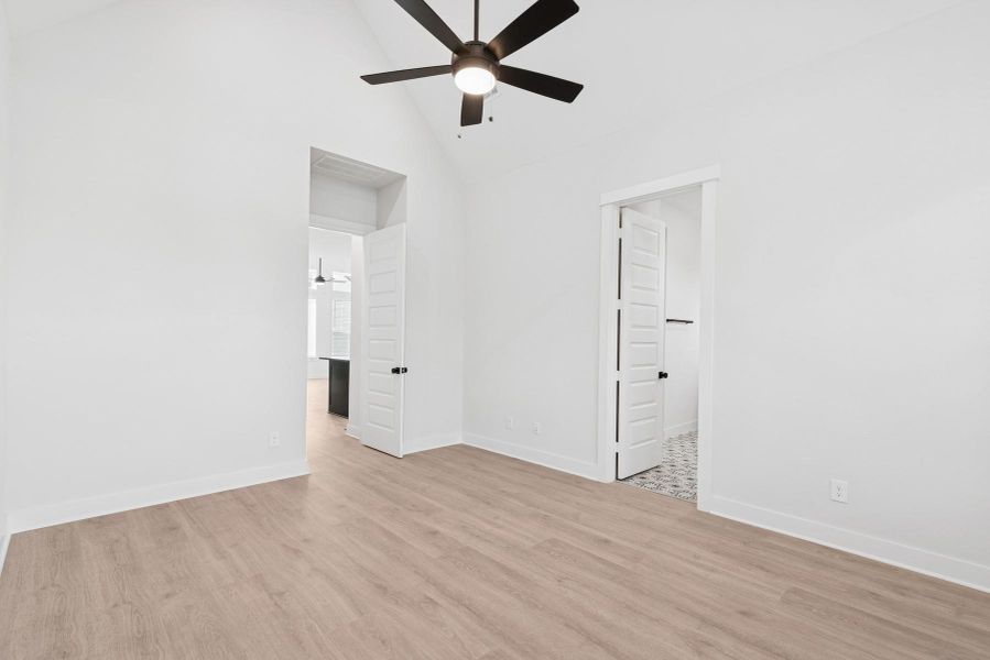 Spacious, unfurnished interior of a new home in Retreat at Oak Park, Houston (Image 18). Spacious, unfurnished interior of a new home in Retreat at Oak Park, Houston (Image 18).
