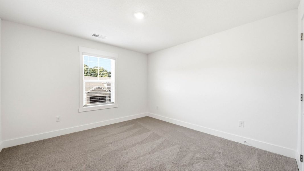Spacious, unfurnished interior of a new home in Fieldcrest Acres, Blountville (Image 25).