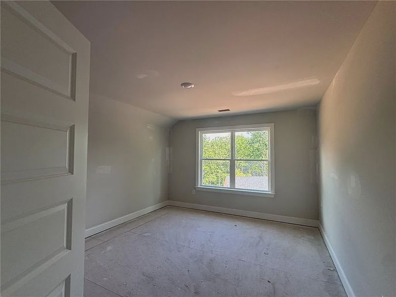 Spacious, unfurnished interior of a new home in Tuscany Hills, Douglasville (Image 11).