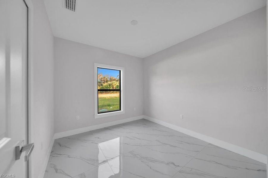 Spacious, unfurnished interior of a new home in , Lehigh Acres (Image 27).
