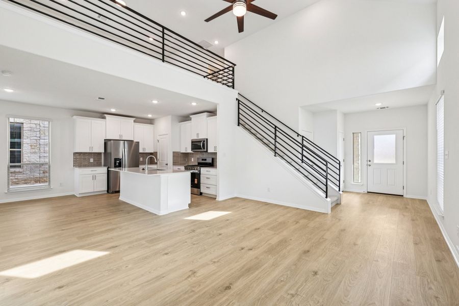 Spacious, unfurnished interior of a new home in Crosswinds, Kyle (Image 14).