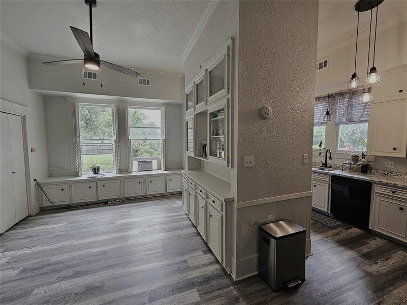 Furnished interior view inside a new home in , Groesbeck (Image 2).