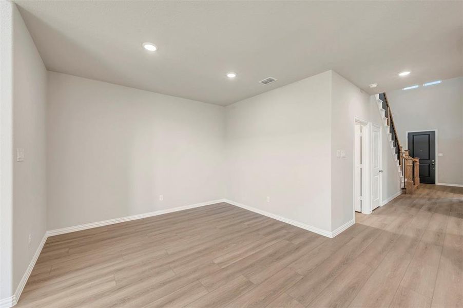Spacious, unfurnished interior of a new home in Lily Creek at Sutton Fields, Aubrey (Image 18).