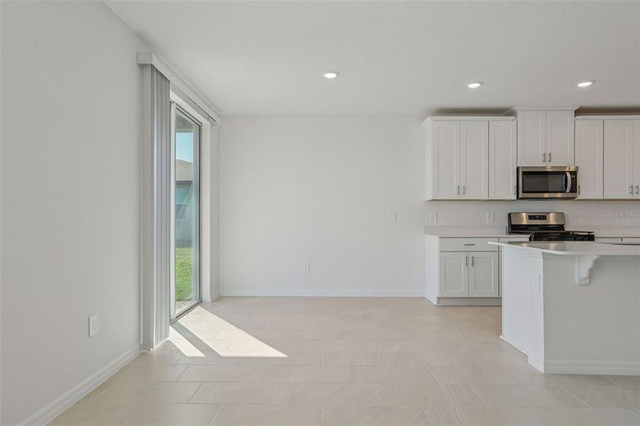 Spacious, unfurnished interior of a new home in The Reserve at Twin Lakes, St. Cloud (Image 27).