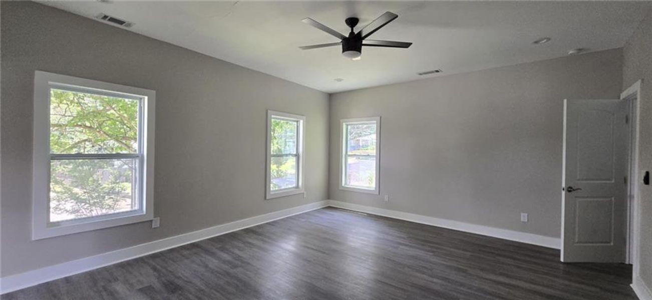 Spacious, unfurnished interior of a new home in , Atlanta (Image 27).