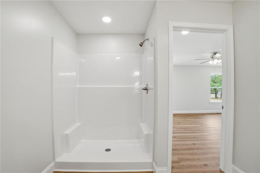 Spacious, unfurnished interior of a new home in , Eton (Image 39).