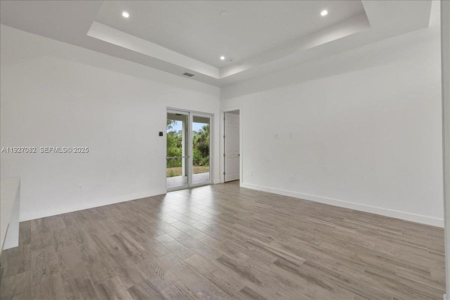 Spacious, unfurnished interior of a new home in , Lehigh Acres (Image 20).