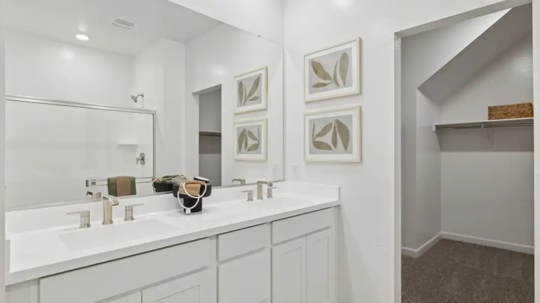 Representative furnished interior of a home built from the Ibis by D.R. Horton in Citrus Pointe, Phoenix (Image 18).