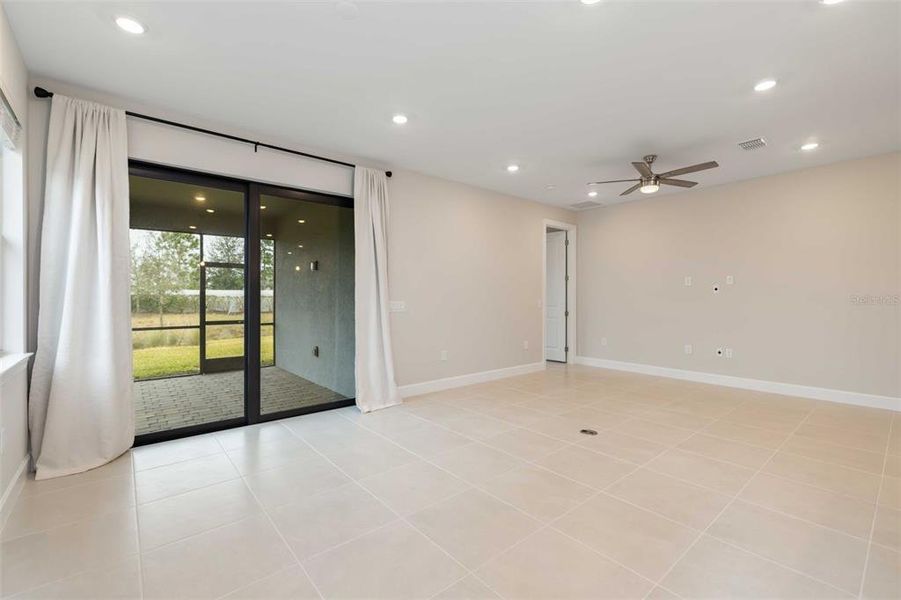 Spacious, unfurnished interior of a new home in , Bradenton (Image 24).