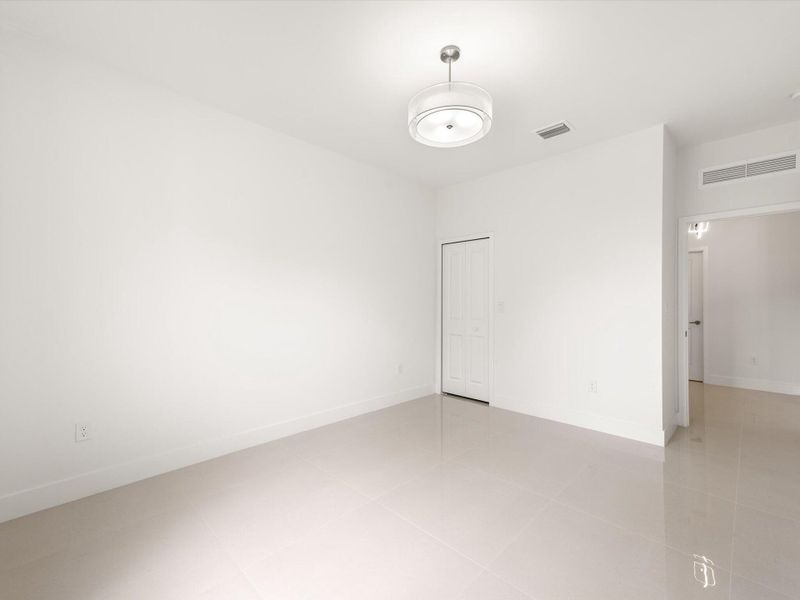 Spacious, unfurnished interior of a new home in , Miami (Image 29).
