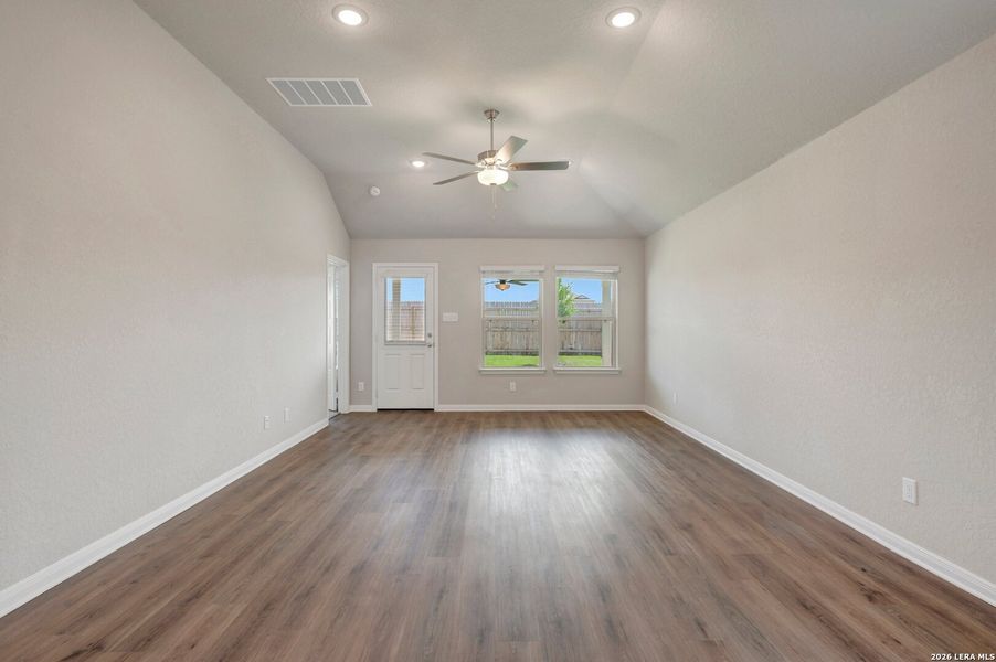 Spacious, unfurnished interior of a new home in Park Place, New Braunfels (Image 32). Spacious, unfurnished interior of a new home in Park Place, New Braunfels (Image 32).