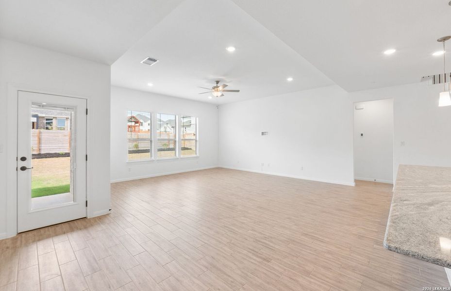 Spacious, unfurnished interior of a new home in Davis Ranch, San Antonio (Image 52).