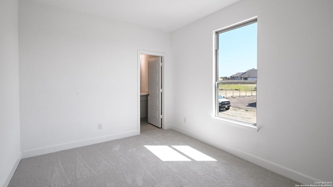 Spacious, unfurnished interior of a new home in Homestead 55', Schertz (Image 19).
