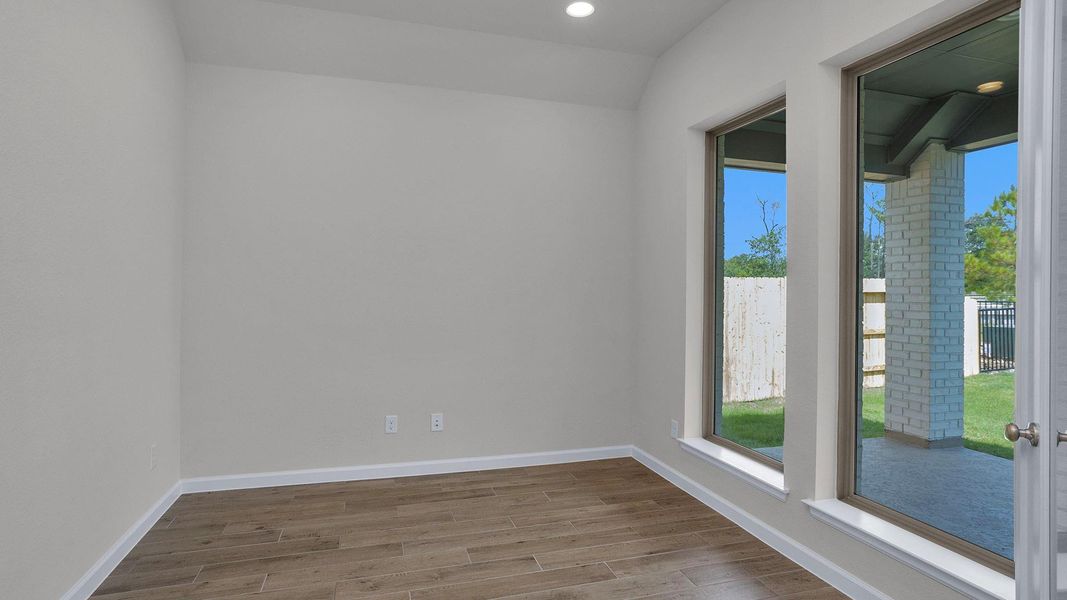 Spacious, unfurnished interior of a new home in The Groves 45', Humble (Image 9).