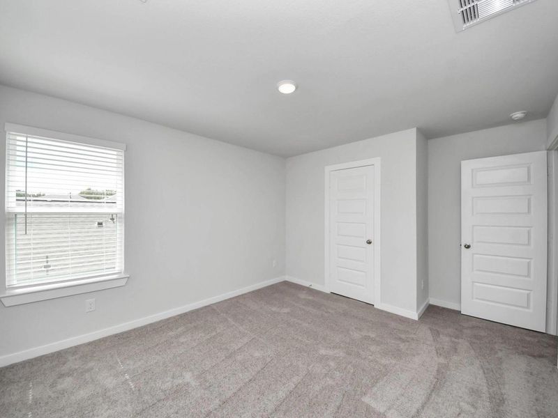Spacious, unfurnished interior of a new home in Caney Creek Place, Conroe (Image 36).