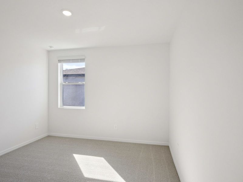 Spacious, unfurnished interior of a new home in Leyland Preserve - Classic Series, Brooksville (Image 13).