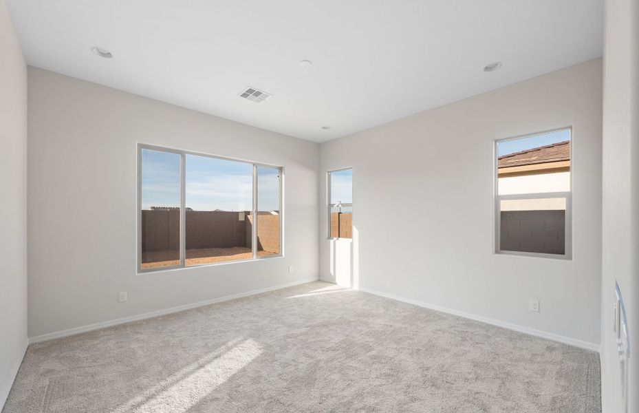 Spacious, unfurnished interior of a new home in Artisan at Asante, Surprise (Image 25).