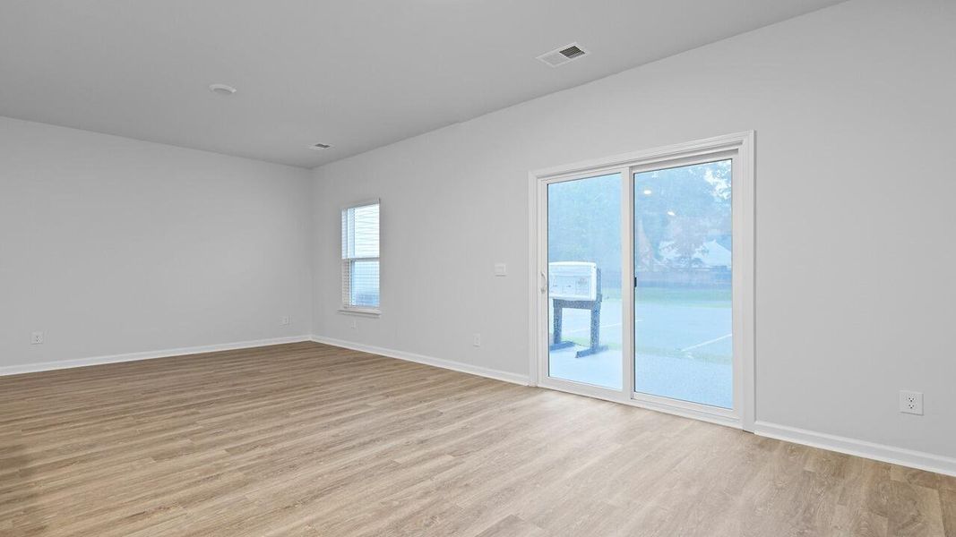 Spacious, unfurnished interior of a new home in Garbon Fields, Summerville (Image 29).