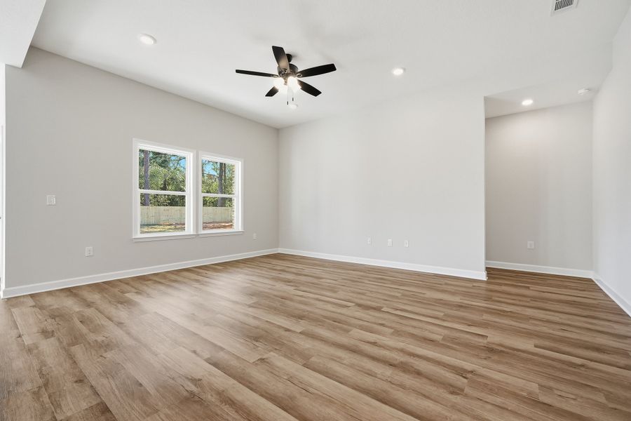 Spacious, unfurnished interior of a new home in Barton's Bend, Crestview (Image 36).