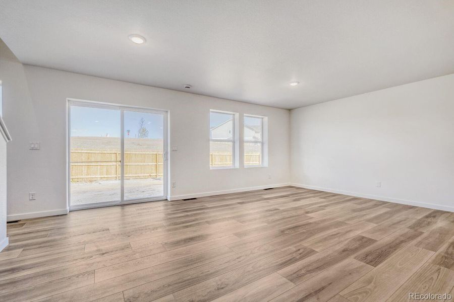 Spacious, unfurnished interior of a new home in Copper Chase, Colorado Springs (Image 9).