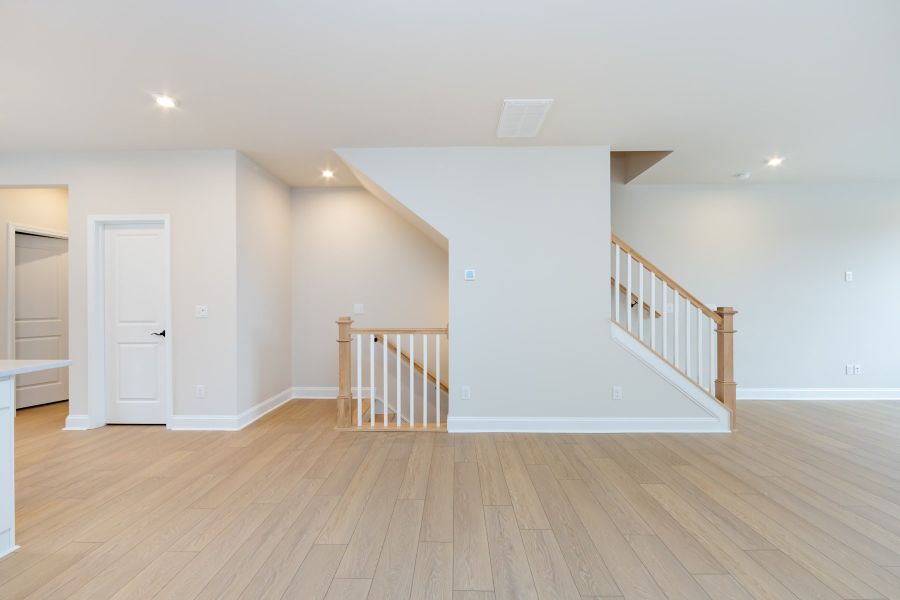 Spacious, unfurnished interior of a new home in Bellflower, Charlotte (Image 26).