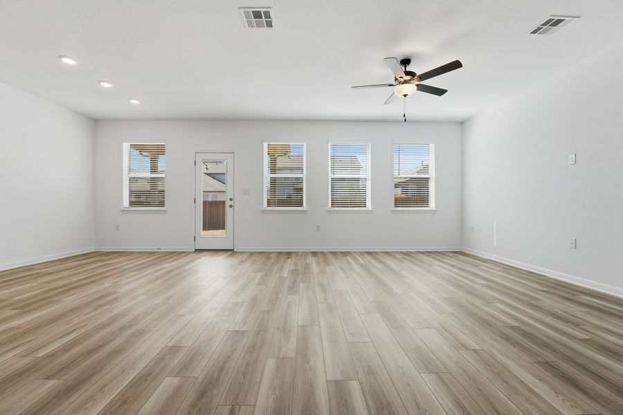 Spacious, unfurnished interior of a new home in Lisso, Pflugerville (Image 10).