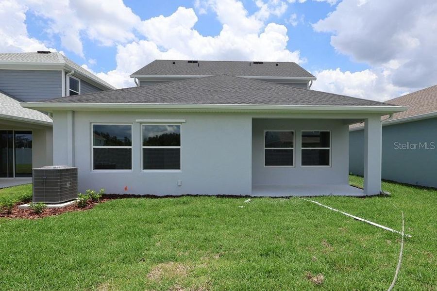 Exterior details and patio area of a home in Eastlyn, Bradenton (Image 3).