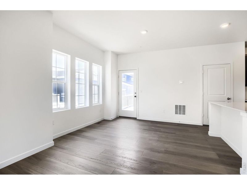 Spacious, unfurnished interior of a new home in Timber Lark, Fort Collins (Image 11).
