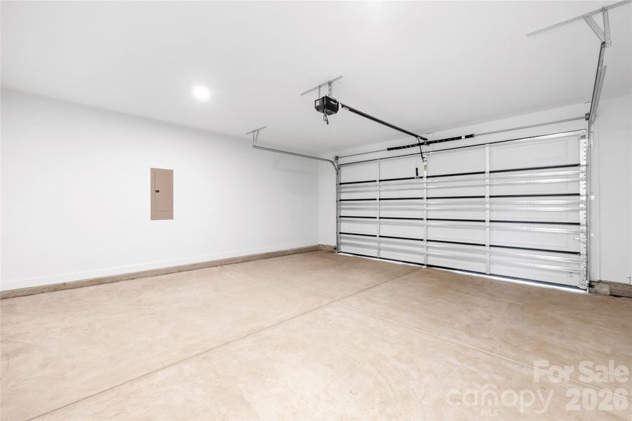 Spacious, unfurnished interior of a new home in , Kings Mountain (Image 29).