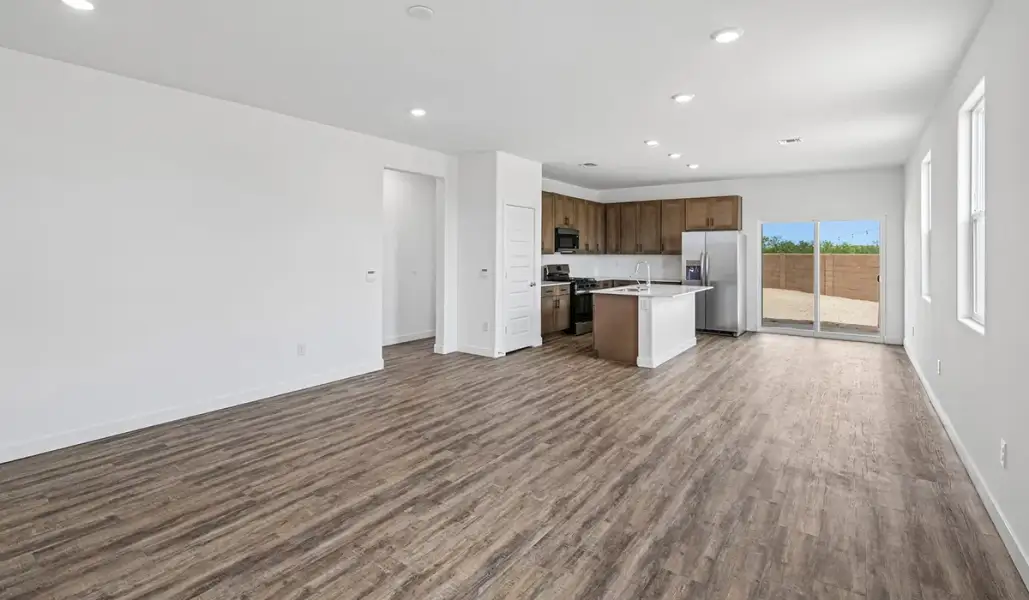 Spacious, unfurnished interior of a new home in Saguaro Bloom, Marana (Image 16).