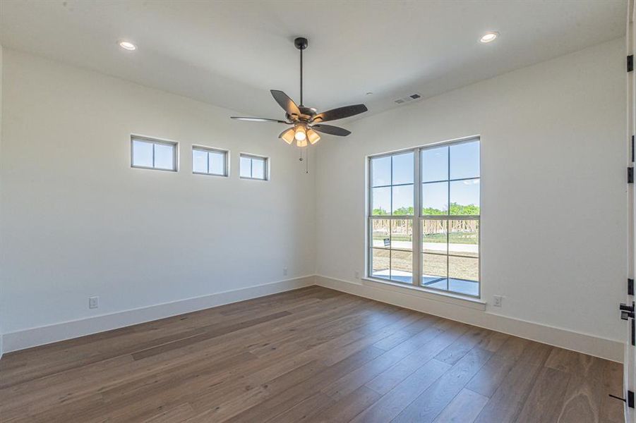 Spacious, unfurnished interior of a new home in , Northlake (Image 23).