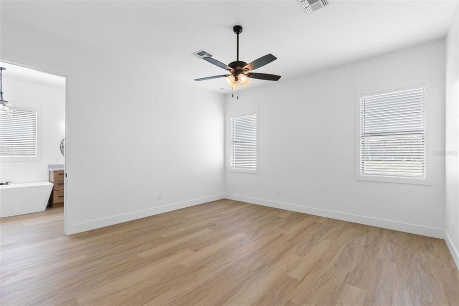 Spacious, unfurnished interior of a new home in , Yeehaw Junction (Image 20).