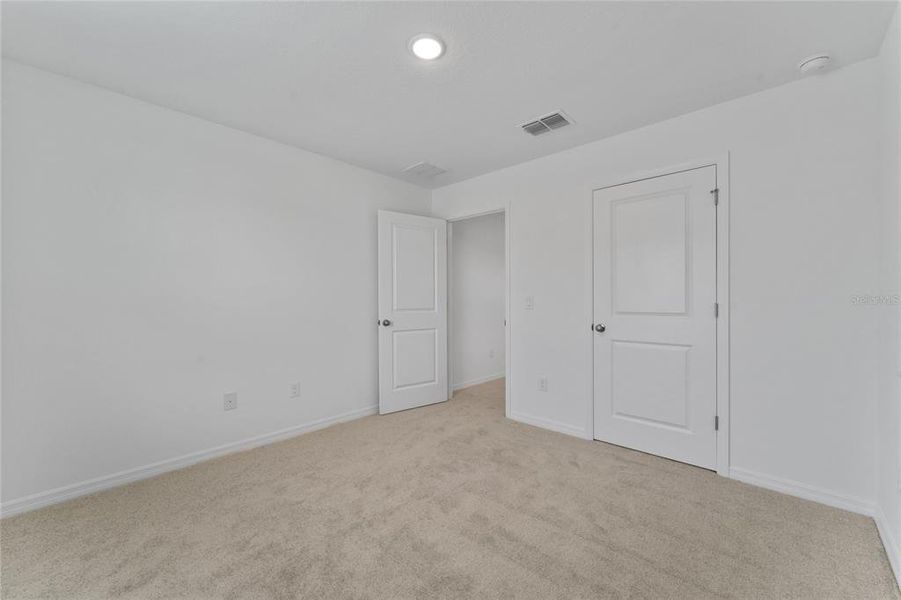 Spacious, unfurnished interior of a new home in , Winter Garden (Image 17).