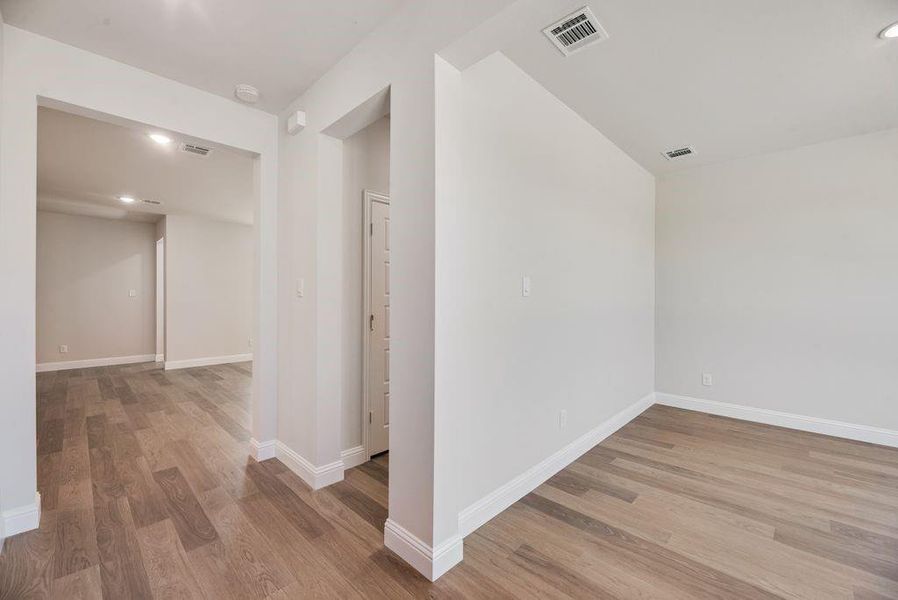 Spacious, unfurnished interior of a new home in Bayside, Rowlett (Image 33).