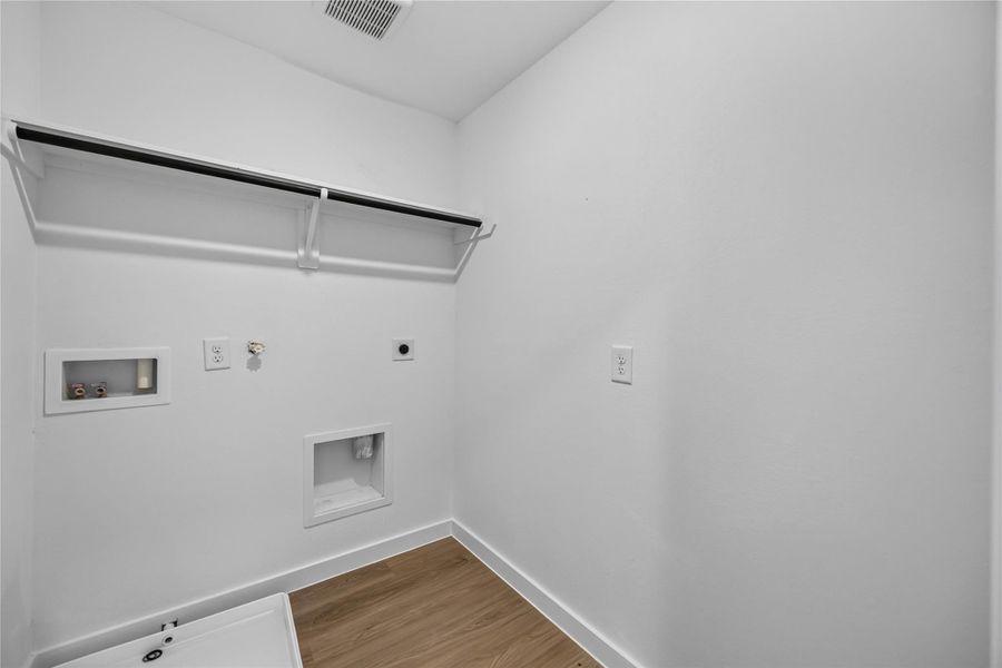 Spacious, unfurnished interior of a new home in City Gate, Houston (Image 24).