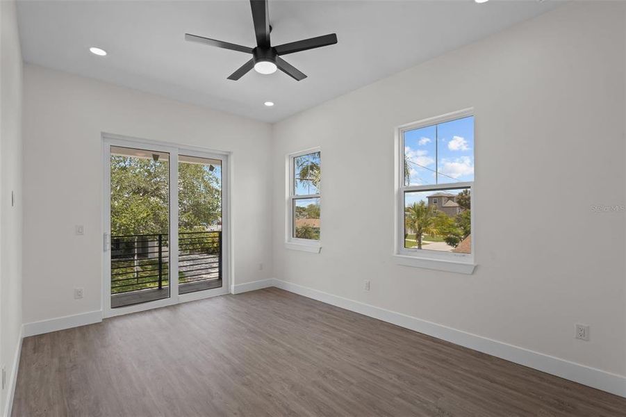 Spacious, unfurnished interior of a new home in , Hudson (Image 13).