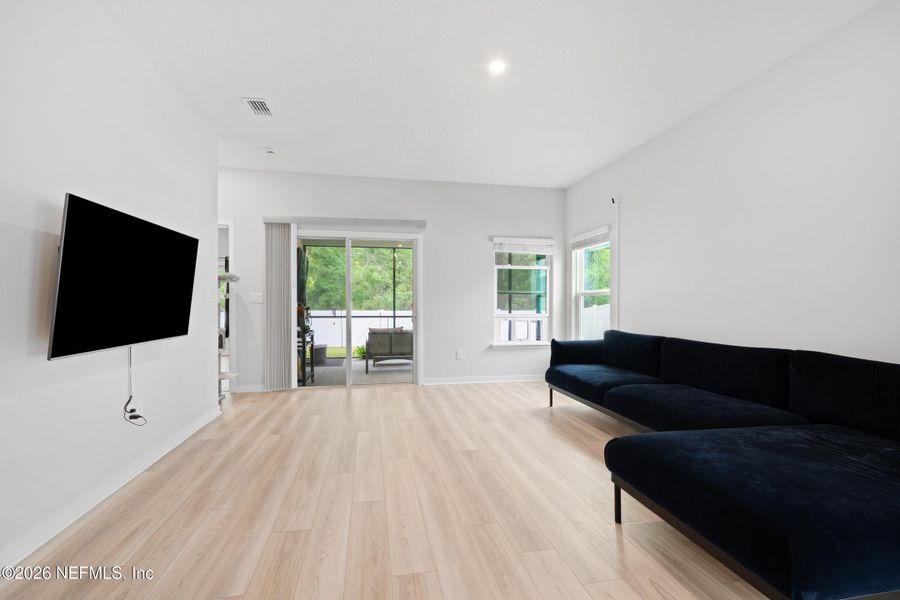 Spacious, unfurnished interior of a new home in Concourse Crossing, Fernandina Beach (Image 22).