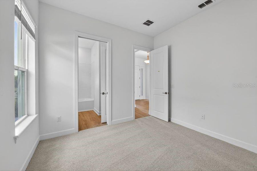 Spacious, unfurnished interior of a new home in Coasterra Community Group Page, Palmetto (Image 12).