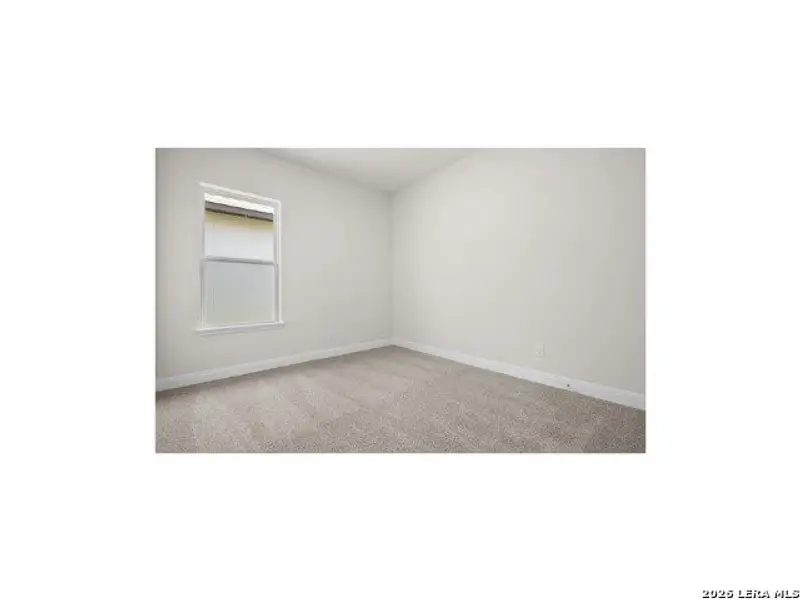 Spacious, unfurnished interior of a new home in Cibolo Crossing, Universal City (Image 7).