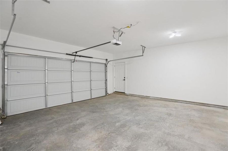 Spacious, unfurnished interior of a new home in , Hapeville (Image 40).