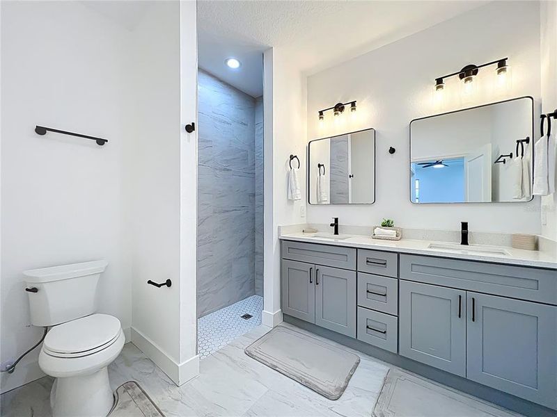 Furnished interior view inside a new home in , Orlando (Image 20).